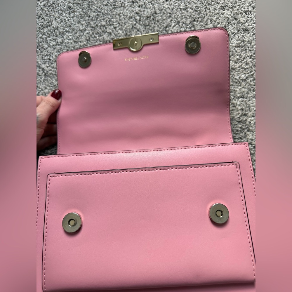 Michael Kors Pink Crossbody Bag with Gold Chain - Picture 4 of 11